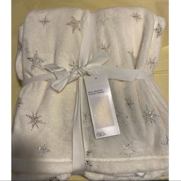 Nordstrom Rack Foil Print Stars Plush Throw Holiday Blanket NWT - 50"x60" - Picture 3 of 8